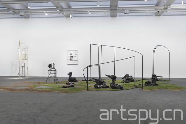 群展“鏡像細(xì)胞”日前在紐約惠特尼美國藝術(shù)博物館(圖6)