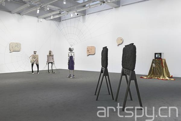 群展“鏡像細(xì)胞”日前在紐約惠特尼美國藝術(shù)博物館(圖5)