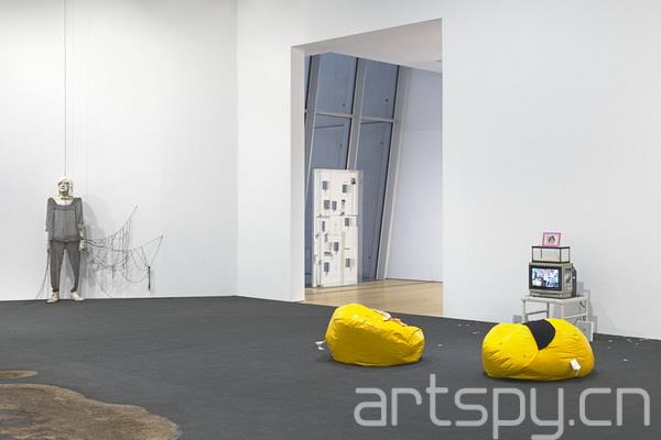 群展“鏡像細(xì)胞”日前在紐約惠特尼美國藝術(shù)博物館(圖7)