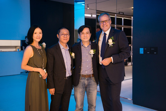 嘉賓(由右至左) 勞斯集團董事局主席Mr.Waldenmaier Stefan V 先生；香港南豐集團廣州總經(jīng)理李建華先生；勞斯(北京)董事長、總裁劉禹鴻先生； 勞斯(北京)董事、品牌總監(jiān)彭心宜女士；_副本